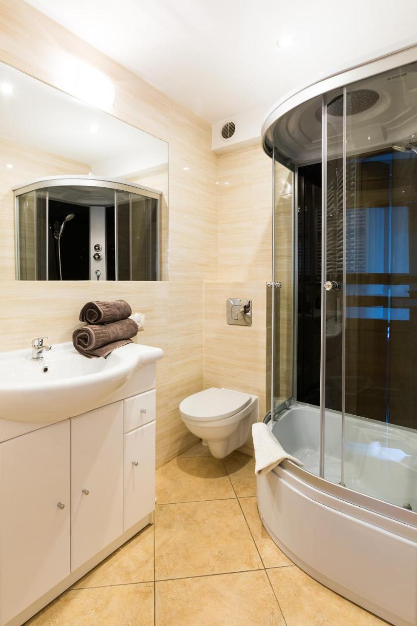 סוסנוביץ' Aparthouse Apartamenty Centrum מראה חיצוני תמונה